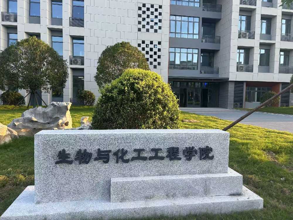 黄平县扬州职业大学体育场高杆灯项目